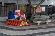 Improvised house by a homeless person on the corner of Rainha Elizabeth Avenue and Atlantica Avenue - Rio de Janeiro city - Rio de Janeiro state (RJ) - Brazil