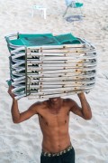 Worker carrying beach chairs for rent - Rio de Janeiro city - Rio de Janeiro state (RJ) - Brazil
