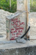 Graffiti on a lamp post on Atlantica Avenue - Rio de Janeiro city - Rio de Janeiro state (RJ) - Brazil