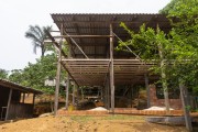 Construction of a house on the banks of the Negro River - Anavilhanas National Park - Novo Airao city - Amazonas state (AM) - Brazil