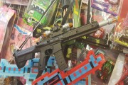 Toy gun for sale at the Luiz Gonzaga Center for Northeastern Traditions - Rio de Janeiro city - Rio de Janeiro state (RJ) - Brazil