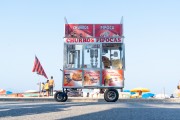 Street vendor of churros and popcorn - Post 6 - Copacabana Beach - Rio de Janeiro city - Rio de Janeiro state (RJ) - Brazil