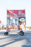 Street vendor of churros and popcorn - Post 6 - Copacabana Beach - Rio de Janeiro city - Rio de Janeiro state (RJ) - Brazil