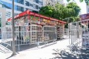 Newsstand protected by bars during carnival - Barao do Flamengo Street - Rio de Janeiro city - Rio de Janeiro state (RJ) - Brazil