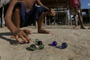 Riverine boys playing with marbles - Iranduba city - Amazonas state (AM) - Brazil