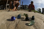 Riverine boys playing with marbles - Iranduba city - Amazonas state (AM) - Brazil