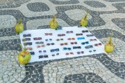 Glasses street vendor - Boardwalk de Ipanema - Rio de Janeiro city - Rio de Janeiro state (RJ) - Brazil