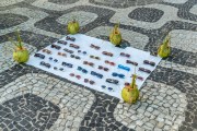 Glasses street vendor - Boardwalk de Ipanema - Rio de Janeiro city - Rio de Janeiro state (RJ) - Brazil