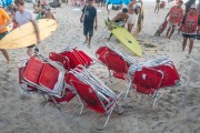 Arpoador beach with beach chairs - Rio de Janeiro city - Rio de Janeiro state (RJ) - Brazil