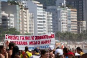 Demonstration for improvement in basic sanitation - Copacabana Beach - Rio de Janeiro city - Rio de Janeiro state (RJ) - Brazil