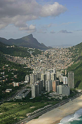  Bairro de São Conrado em primeiro plano, favela da Rocinha ao centro e Cristo Redentor ao fundo  - Rio de Janeiro - Rio de Janeiro - Brasil