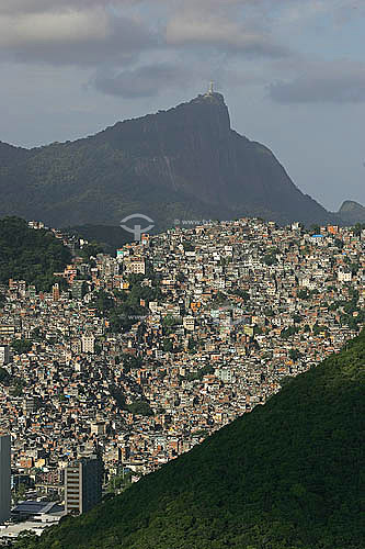  Favela da Rocinha com Cristo Redentor ao fundo  - Rio de Janeiro - Rio de Janeiro - Brasil