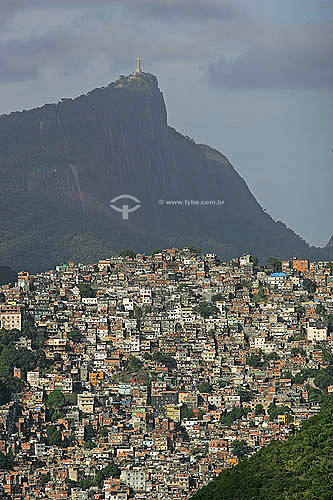  Favela da Rocinha com Cristo Redentor ao fundo  - Rio de Janeiro - Rio de Janeiro - Brasil