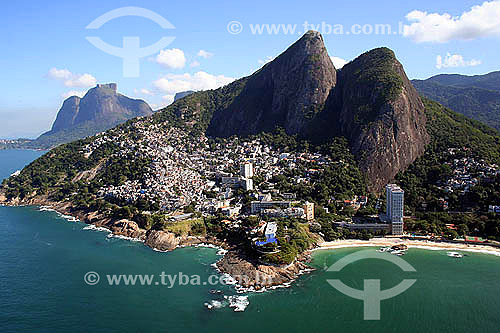  Vista do Morro do Vidigal e do Hotel Sheraton, Morro Dois Irmãos e Pedra da Gávea ao fundo, Rio de Janeiro - 14 de Julho de 2005  - Rio de Janeiro - Rio de Janeiro - Brasil