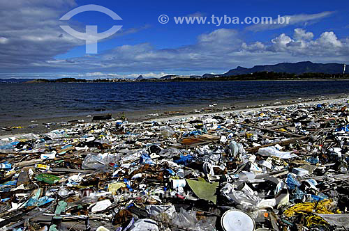  Lixo na Baía da Guanabara - Rio de Janeiro - RJ - Brasil
Data: Abril de 2008 