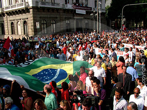  Despedida à Leonel Brizola - trajeto entre a Praça XV de Novembro e o cemitério Jardim da Paz - Rio de Janeiro - RJ - Brasil - junho de 2004  - Rio de Janeiro - Rio de Janeiro - Brasil