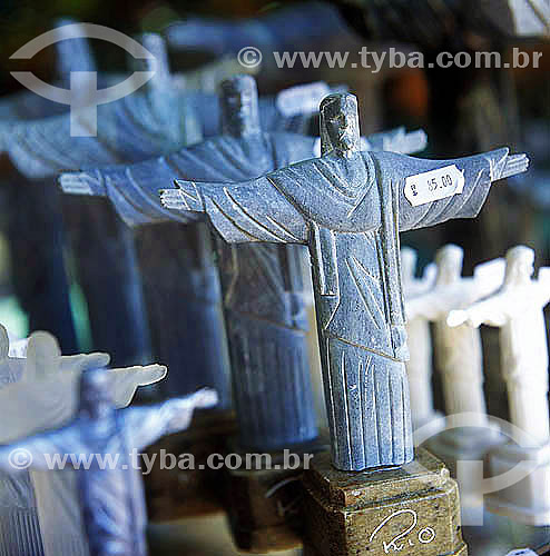  Pequenas estátuas do Cristo Redentor à venda em loja de Souvenir - Rio de Janeiro - RJ - Brasil  - Rio de Janeiro - Rio de Janeiro - Brasil