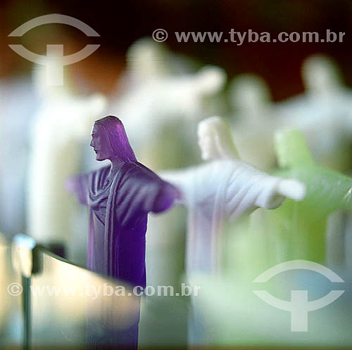  Pequenas estátuas do Cristo Redentor à venda em loja de Souvenir - Rio de Janeiro - RJ - Brasil  - Rio de Janeiro - Rio de Janeiro - Brasil