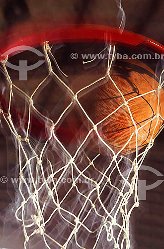  Esporte - Basquete - bola na cesta 