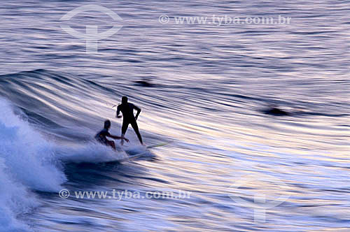  Surfe - surfistas no mar 