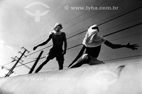  Sufistas de trem - Rio de Janeiro - RJ - Brasil  - Rio de Janeiro - Rio de Janeiro - Brasil