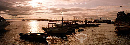  Silhueta de barcos na Baía de Todos os Santos com o 

Forte São Marcelo à direita ao fundo - Salvador - BA - Brasil  - Salvador - Bahia - Brasil