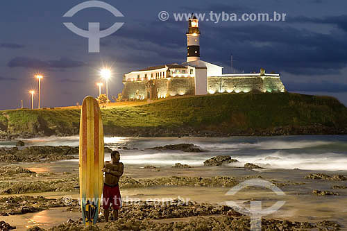  Surfista na Praia da Barra - Fortaleza de Santo Antônio - Farol da Barra - Salvador - BA - Brasil  - Salvador - Bahia - Brasil