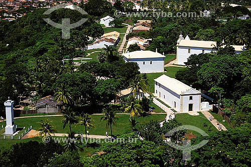  Vista aérea do centro histórico de Porto Seguro  com a  Igreja Nossa Senhora da Misericórdia (1526)  e o Farol da Marinha (`a esquerda) em primeiro plano e a Igreja Nossa Senhora da Pena (1535) ao fundo - Litoral sul da Bahia - Brasil

  A área denominada Costa do Descobrimento (Reserva da Mata Atlântica) é Patrimônio Mundial pela UNESCO desde 01-12-1999 e nela estão localizadas 23 áreas de proteção ambiental na Bahia (incluindo Porto Seguro).  - Porto Seguro - Bahia - Brasil