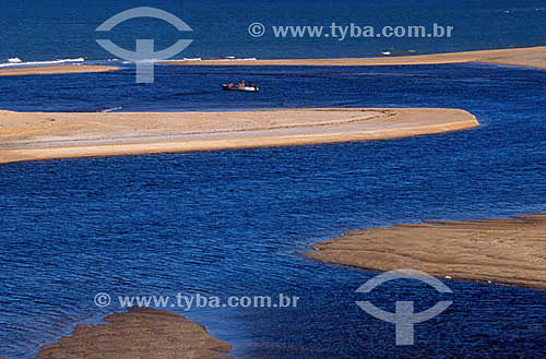  Barra do Caí, local para onde Pedro Alvares Cabral enviou Nicolau Coelho de canoa para o primeiro encontro entre o português e o índio na tarde de de 23 de abril de 1500 - litoral sul da Bahia - Brasil

  A área denominada Costa do Descobrimento (Reserva da Mata Atlântica) é Patrimônio Mundial pela UNESCO desde 01-12-1999 e nela estão localizadas 23 áreas de proteção ambiental na Bahia (incluindo Porto Seguro)  - Porto Seguro - Bahia - Brasil