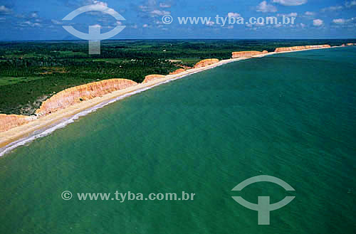  Vista aérea das falésias de Prado - Costa das Baleias - litoral sul da Bahia State - Brasil / 2001  - Prado - Bahia - Brasil