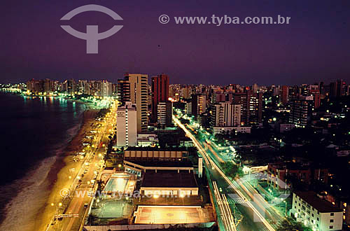  Vista aérea da orla da cidade de Fortaleza à noite - CE - Brasil / Data: 2007 