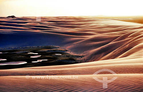  Vista da duna mais alta perto (aprox. 40 m)de Atins - Lençóis Maranhenses - Barreirinhas - MA - Brasil - Agosto/2004.  - Maranhão - Brasil