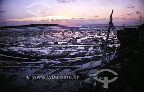  Vista do mar: Baía de São Marcos - São Luis  - MA - Brasil - agosto/2004. 

 A cidade é Patrimônio Mundial pela UNESCO desde 04-12-1997 e o  conjunto arquitetônico e paisagístico da cidade é Patrimônio Histórico Nacional desde 13-03-1974.  - São Luís - Maranhão - Brasil