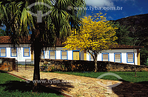  Fachada de casa estilo colonial - Tiradentes  - MG - Brasil

  O conjunto arquitetônico e urbanístico da cidade é Patrimônio Histórico Nacional desde 20-04-1938.  - Tiradentes - Minas Gerais - Brasil