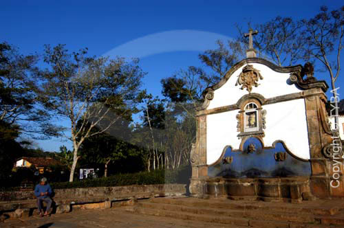  Chafariz de São José (1749) - brazão do Reino de Portugal - Tiradentes  - MG - Brasil

  O conjunto arquitetônico e urbanístico da cidade é Patrimônio Histórico Nacional desde 20-04-1938.  - Tiradentes - Minas Gerais - Brasil