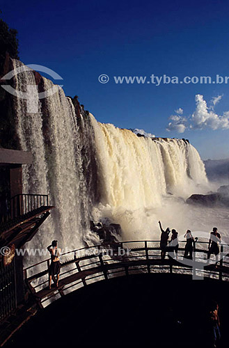  Turismo nas Cataratas de Foz do Iguaçú - Parque Nacional de Iguaçú  - PR - Brasil - fevereiro/2002

  O Parque Nacional do Iguaçu é Patrimônio Mundial pela UNESCO desde 28-11-1986.  - Foz do Iguaçu - Paraná - Brasil