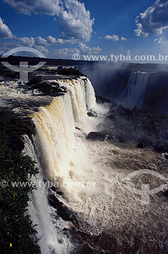  Cataratas de Foz do Iguaçú - Parque Nacional de Iguaçú  - PR - Brasil - fevereiro/2002

  O Parque Nacional do Iguaçu é Patrimônio Mundial pela UNESCO desde 28-11-1986.  - Foz do Iguaçu - Paraná - Brasil