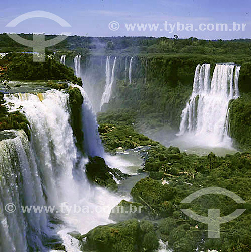  Cataratas de Foz do Iguaçú - Parque Nacional de Iguaçú  - PR - Brasil - fevereiro/2002

  O Parque Nacional do Iguaçu é Patrimônio Mundial pela UNESCO desde 28-11-1986.  - Foz do Iguaçu - Paraná - Brasil