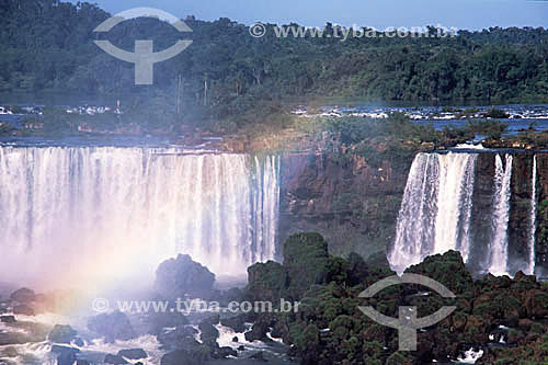  Arco-íris nas Cataratas do Iguaçú, vistas do lado brasileiro - Parque Nacional de Iguaçú - Foz do Iguaçú - PR - Brasil - Fevereiro 2002

  O Parque Nacional do Iguaçu é Patrimônio Mundial pela UNESCO desde 28-11-1986.  - Foz do Iguaçu - Paraná - Brasil