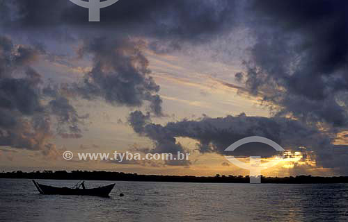  Barco ao pôr-do-sol no Parque Nacional de Superagüi - Paraná - Brasil - Novembro de 1999  - Guaraqueçaba - Paraná - Brasil