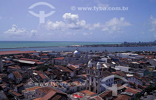  A cidade de Recife em primeiro plano com o mar ao fundo - Pernambuco - Brasil  - Recife - Pernambuco - Brasil