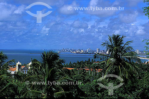  Vista de Olinda   com Recife ao fundo - Pernambuco - 2004

  A cidade é Patrimônio Mundial pela UNESCO desde 17-12-1982 e seu conjunto arquitetônico, urbanístico e paisagístico é Patrimônio Histórico Nacional desde 19-04-1968.  - Olinda - Pernambuco - Brasil