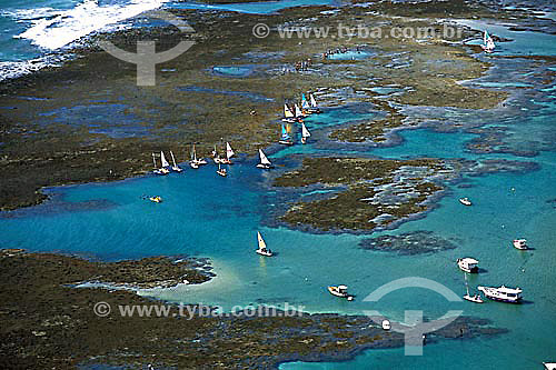  Assunto: Vista aérea da Praia de Porto de Galinhas / Local: Ipojuca - Pernambuco (PE) - Brasil / Data: 2002 