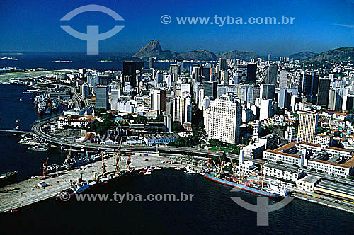  Vista aérea do centro da cidade do Rio de Janeiro com o Porto em primeiro plano e o Pão de Açúcar ao fundo - RJ - Brasil
  - Rio de Janeiro - Rio de Janeiro - Brasil