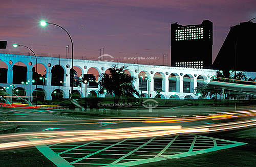  Arcos da Lapa   à noite -  Centro do Rio de Janeiro - RJ - Brasil

  Aqueduto em estilo romano do século XVIII (Rio colonial), com uma dupla arcada de 42 arcos. Patrimônio Histórico Nacional desde 05-04-1938.   - Rio de Janeiro - Rio de Janeiro - Brasil