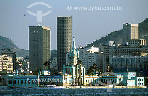  Vista da Ilha Fiscal   com prédios do centro da cidade ao fundo - Rio de Janeiro - RJ - Brasil

  onde aconteceu o último baile do Brasil Império, em 9 de Novembro de 1889, 7 (sete) dias antes da Proclamação da República ocorrida em 15 de Novembro de 1889.  - Rio de Janeiro - Rio de Janeiro - Brasil