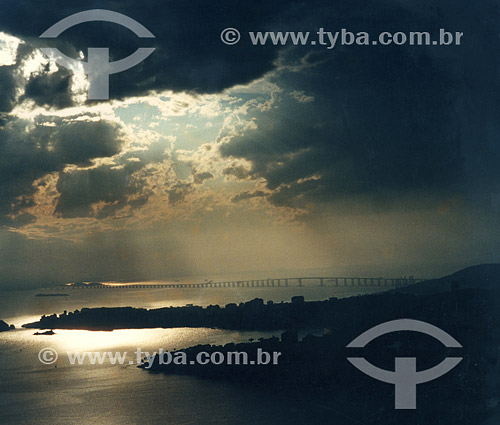  Baía de Guanabara ao amanhecer - Ponte Rio-Niterói - Rio de Janeiro - RJ - Brasil  - Rio de Janeiro - Rio de Janeiro - Brasil