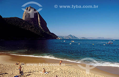  A Praia Vermelha e o Pão de Açúcar - Urca - Rio de Janeiro - RJ - Brasil

  é comum chamarmos de Pão de Açúcar o conjunto da formação rochosa que inclui o Morro da Urca e o próprio Morro do Pão de Açúcar (o mais alto dos dois). Esse conjunto rochoso é Patrimônio Histórico Nacional desde 08-08-1973.  - Rio de Janeiro - Rio de Janeiro - Brasil