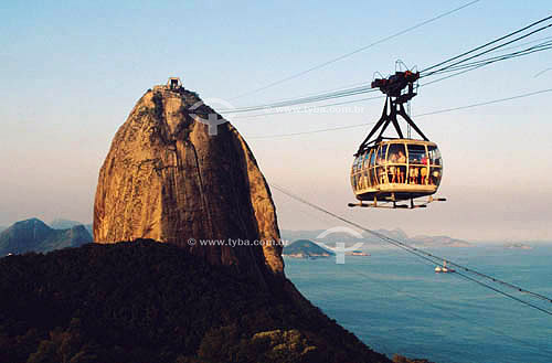  Bondinho do Pão de Açúcar - Urca - Rio de Janeiro - RJ - Brasil 

  é comum chamarmos de Pão de Açúcar, o conjunto da formação rochosa que inclui o Morro da Urca e o próprio Morro do Pão de Açúcar (o mais alto dos dois). O conjunto rochoso é Patrimônio Histórico Nacional desde 08-08-1973.  - Rio de Janeiro - Rio de Janeiro - Brasil