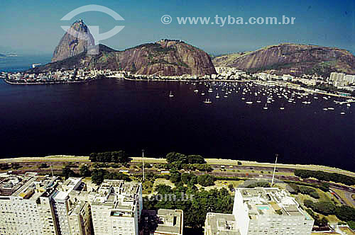  Pão de Açúcar  e Enseada de Botafogo  - Rio de Janeiro - RJ - Brasil

  é comum chamarmos de Pão de Açúcar, o conjunto da formação rochosa que inclui o Morro da Urca e o próprio Morro do Pão de Açúcar (o mais alto dos dois). O conjunto rochoso é Patrimônio Histórico Nacional desde 08-08-1973.  - Rio de Janeiro - Rio de Janeiro - Brasil